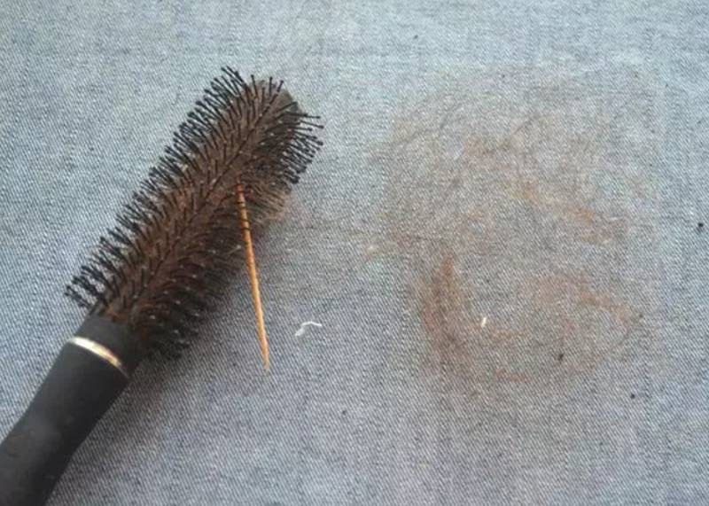 Toothpick for cleaning comb